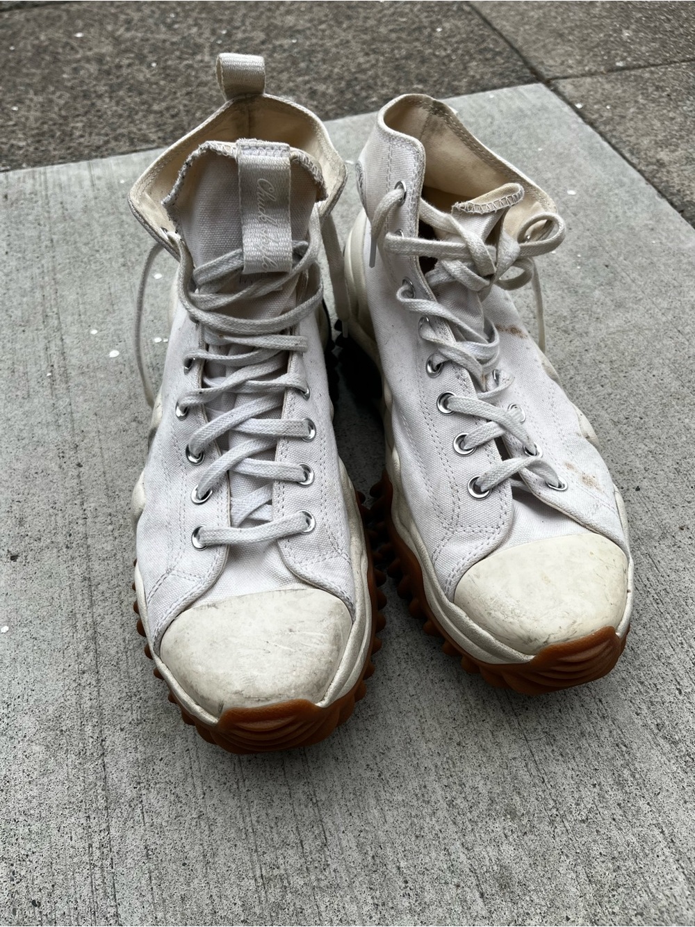 Converse Canvas High-Top Sneakers in Off-White with Gum Sole-Run star